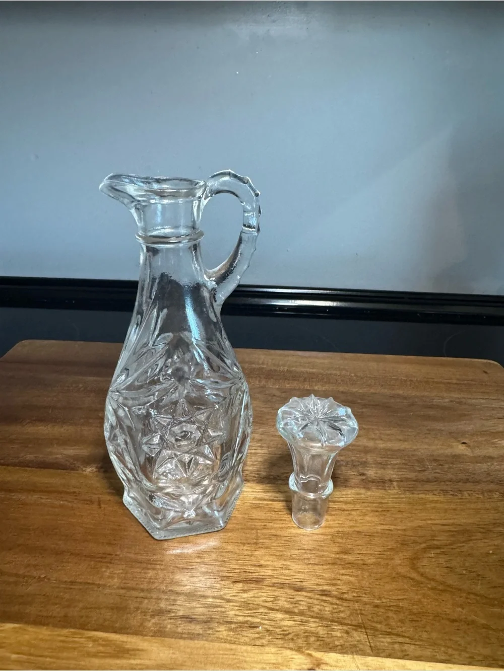 Vintage Clear Glass Starburst Oil & Vinegar fluted Curet w/ stopper Curry 8